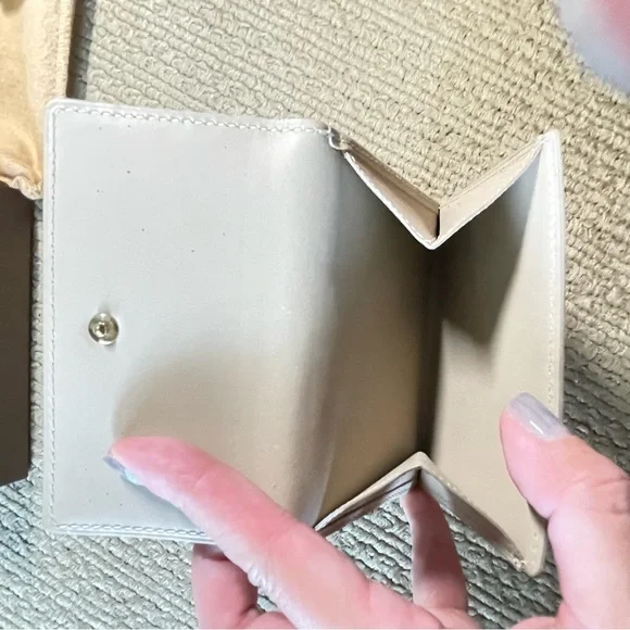 Louis Vuitton Porte Monnaie Bi-fold Wallet M91167 Monogram Vernis Beige